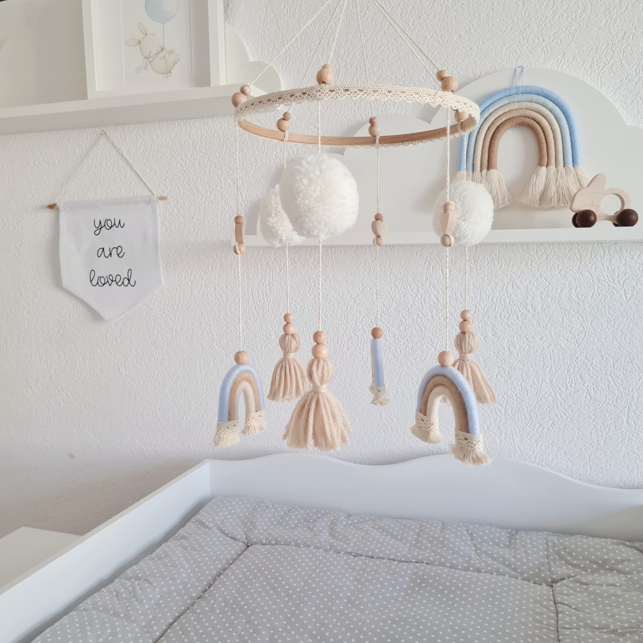 Mobile "Boho Blue" mit Regenbogen, Quasten und Pompoms 2