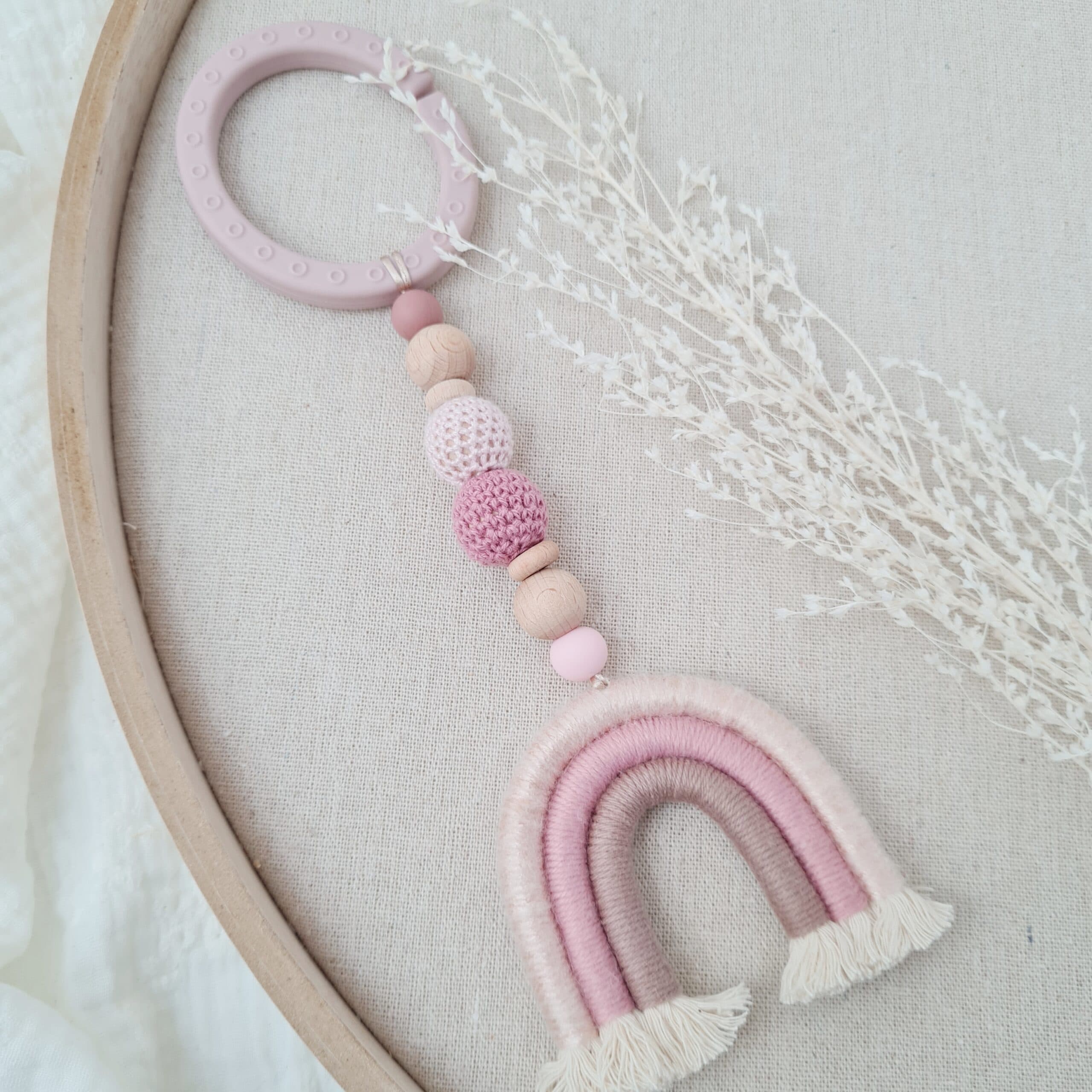 Wagenkette mit Regenbogen "Dusty Pink" längs von Wunderdinge - Handgemacht in der Schweiz