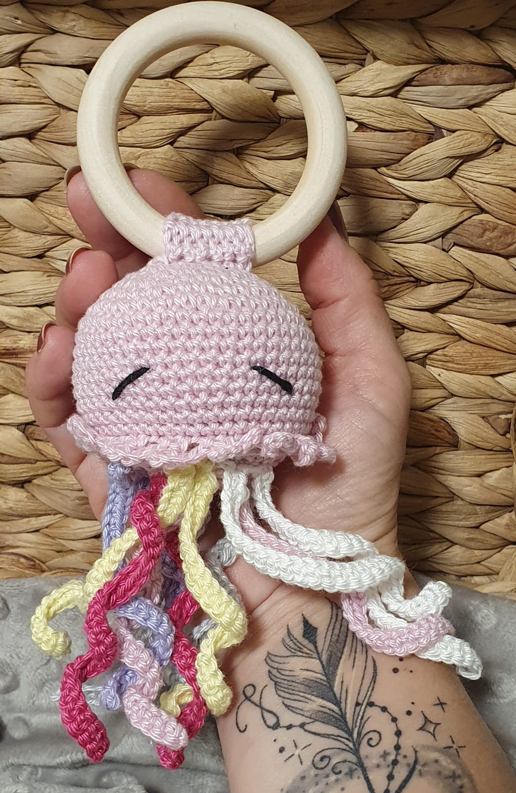 Babyrassel / Greifling von Häkel Änneli - Handgemacht in der Schweiz
