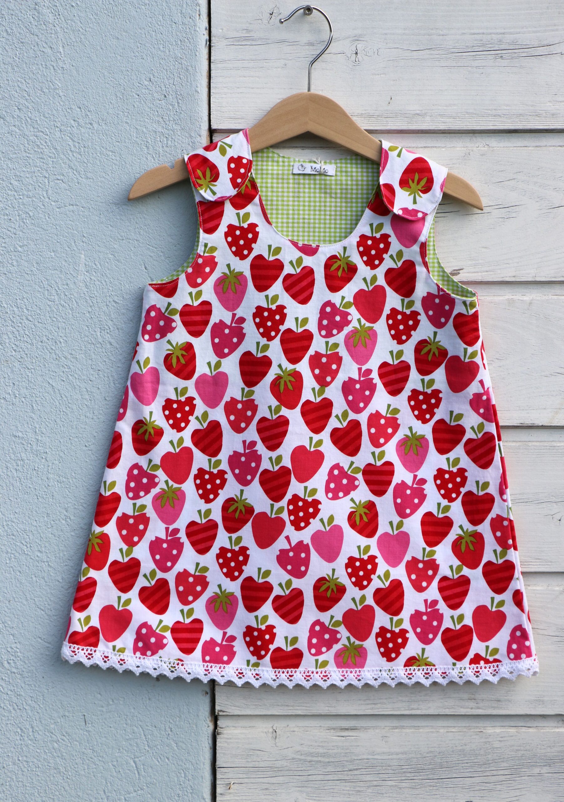 Erdbeerkleid von MoMo Creation - Handgemacht in der Schweiz