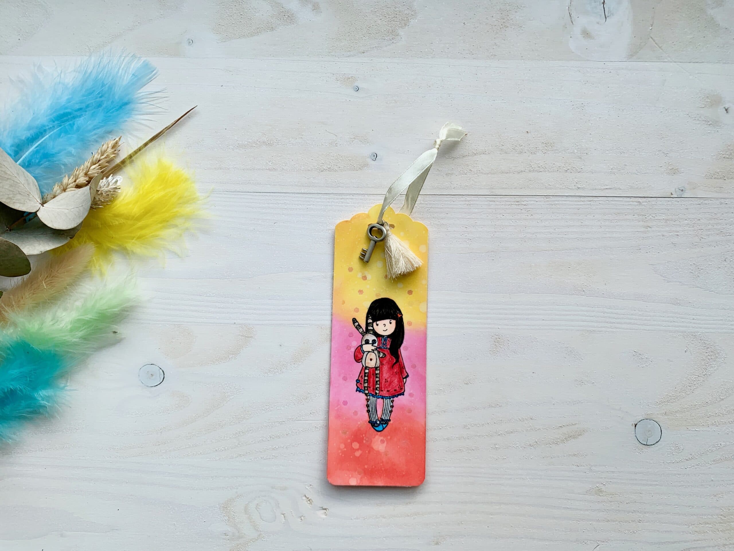 Lesezeichen mit Charm und Quaste 10