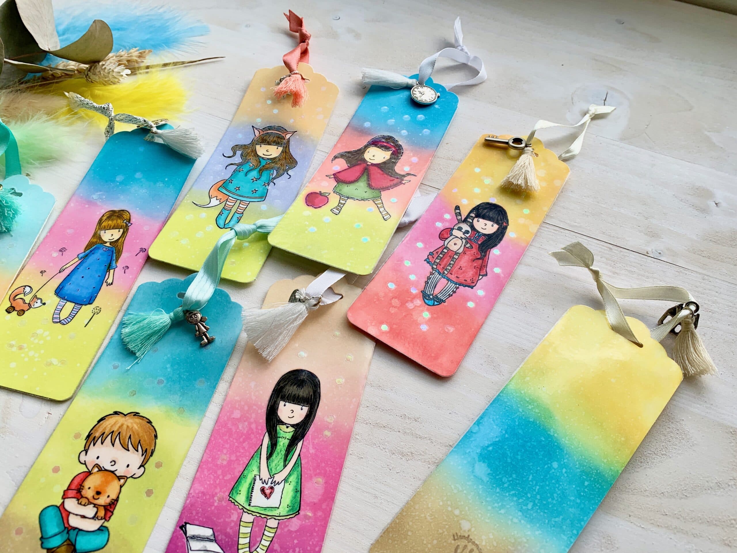 Lesezeichen mit Charm und Quaste 2
