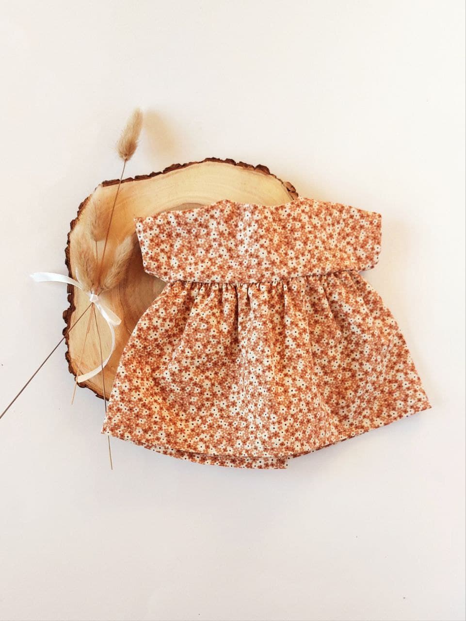 Kleid Millefleurs Braun für Schäfchen-, Schweinchen- und Elefantenpuppen von Soso - Handgemacht in der Schweiz