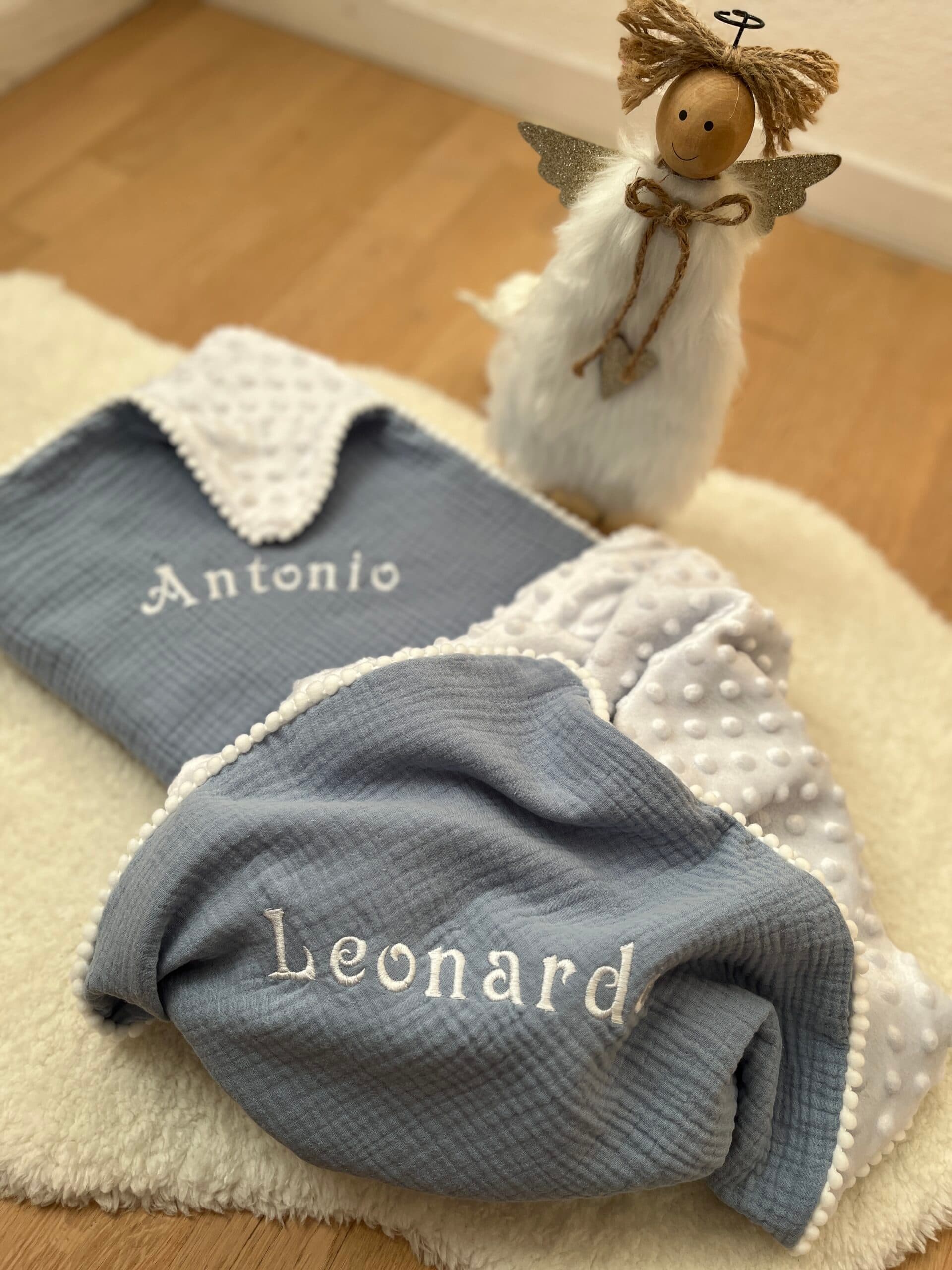 Personalisierte Babydecke mit Farbauswahl von MaMiK Boutique - Handgemacht in der Schweiz