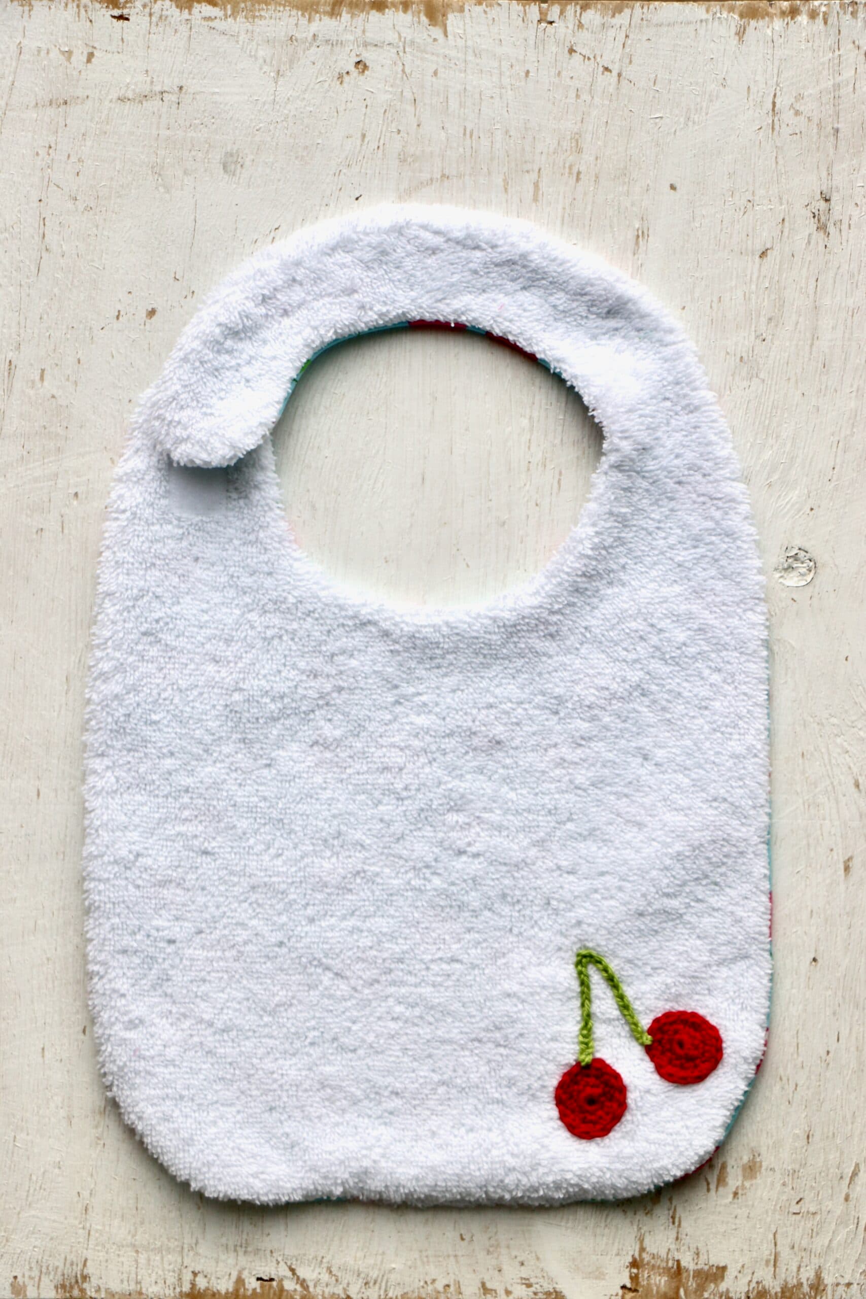 Lätzchen "Cherry" von MoMo Creation - Handgemacht in der Schweiz