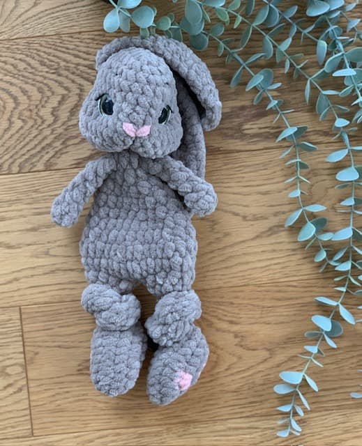 Kuschelhäschen von BellaRubyCrochet - Handgemacht in der Schweiz