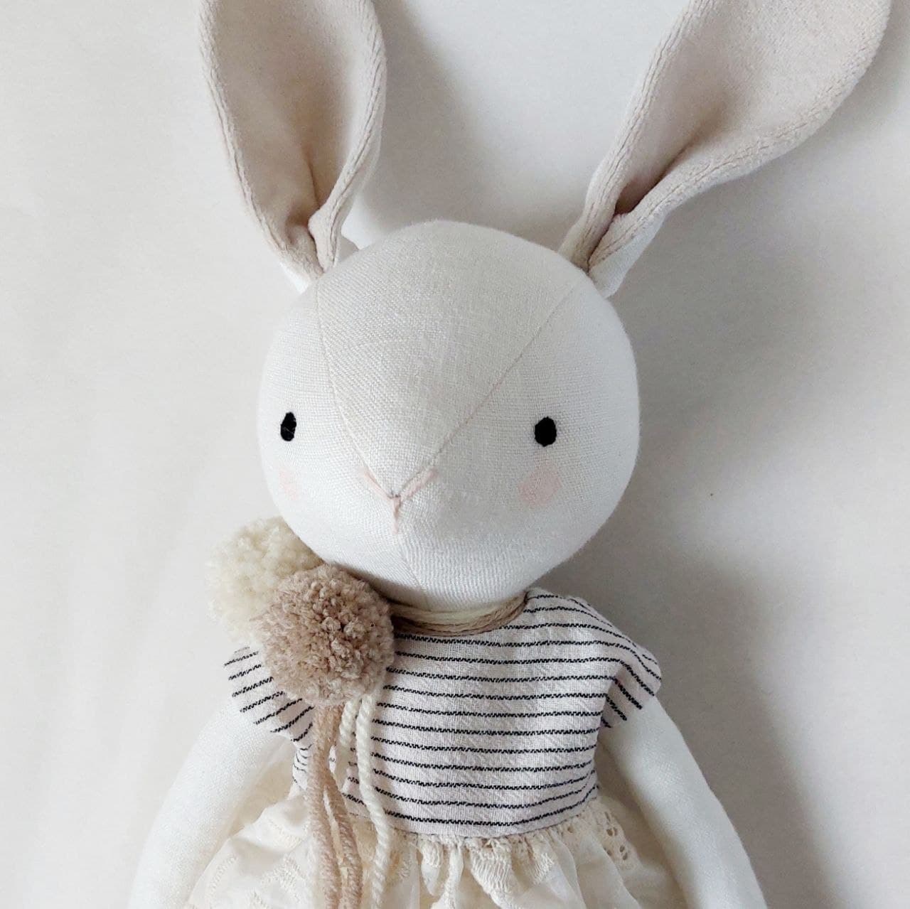 Hasenpuppe Offwhite mit sandfarbenen Ohren 4