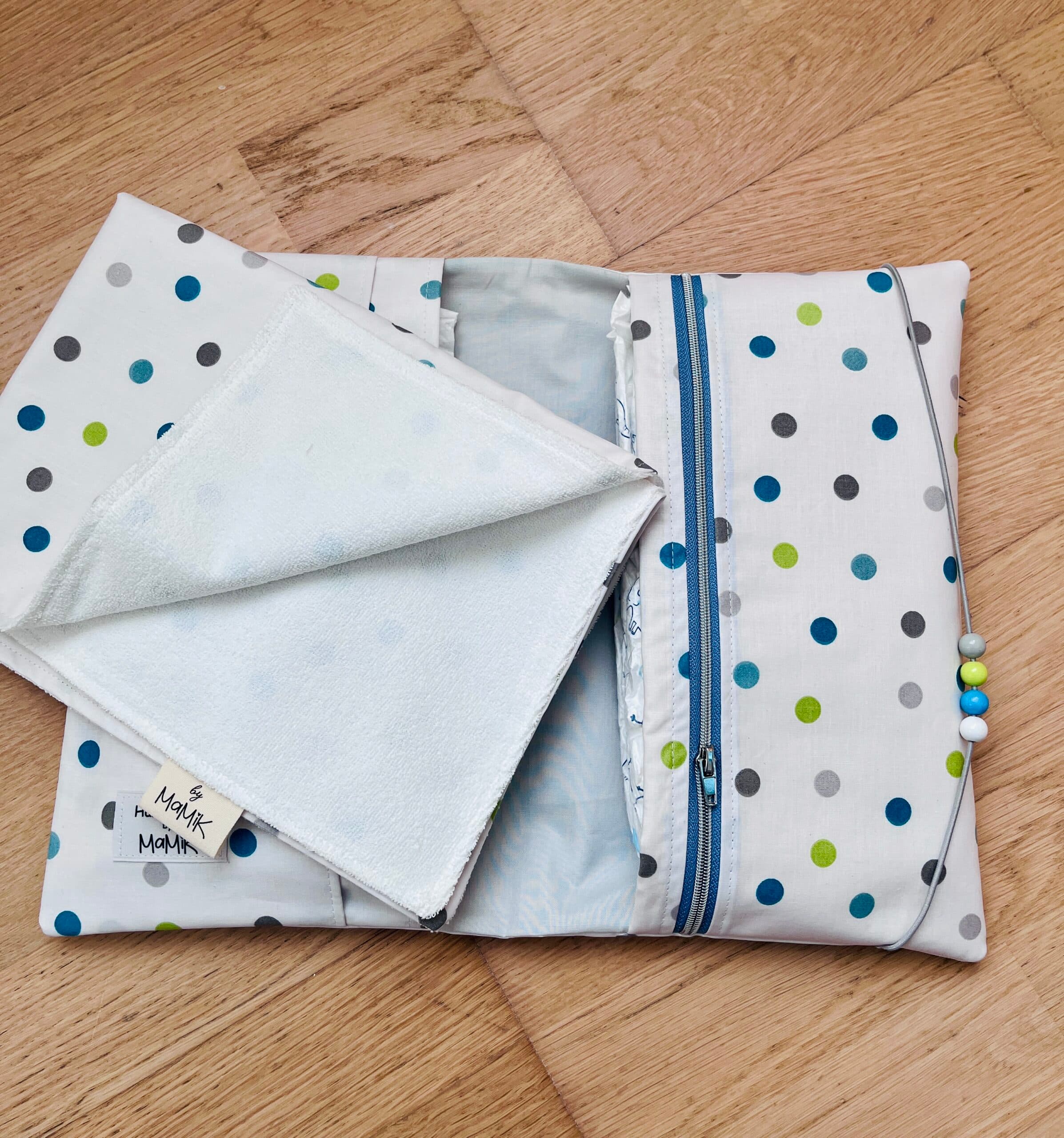 Set aus XL Windeletui und Wickelunterlage von MaMiK Boutique - Handgemacht in der Schweiz