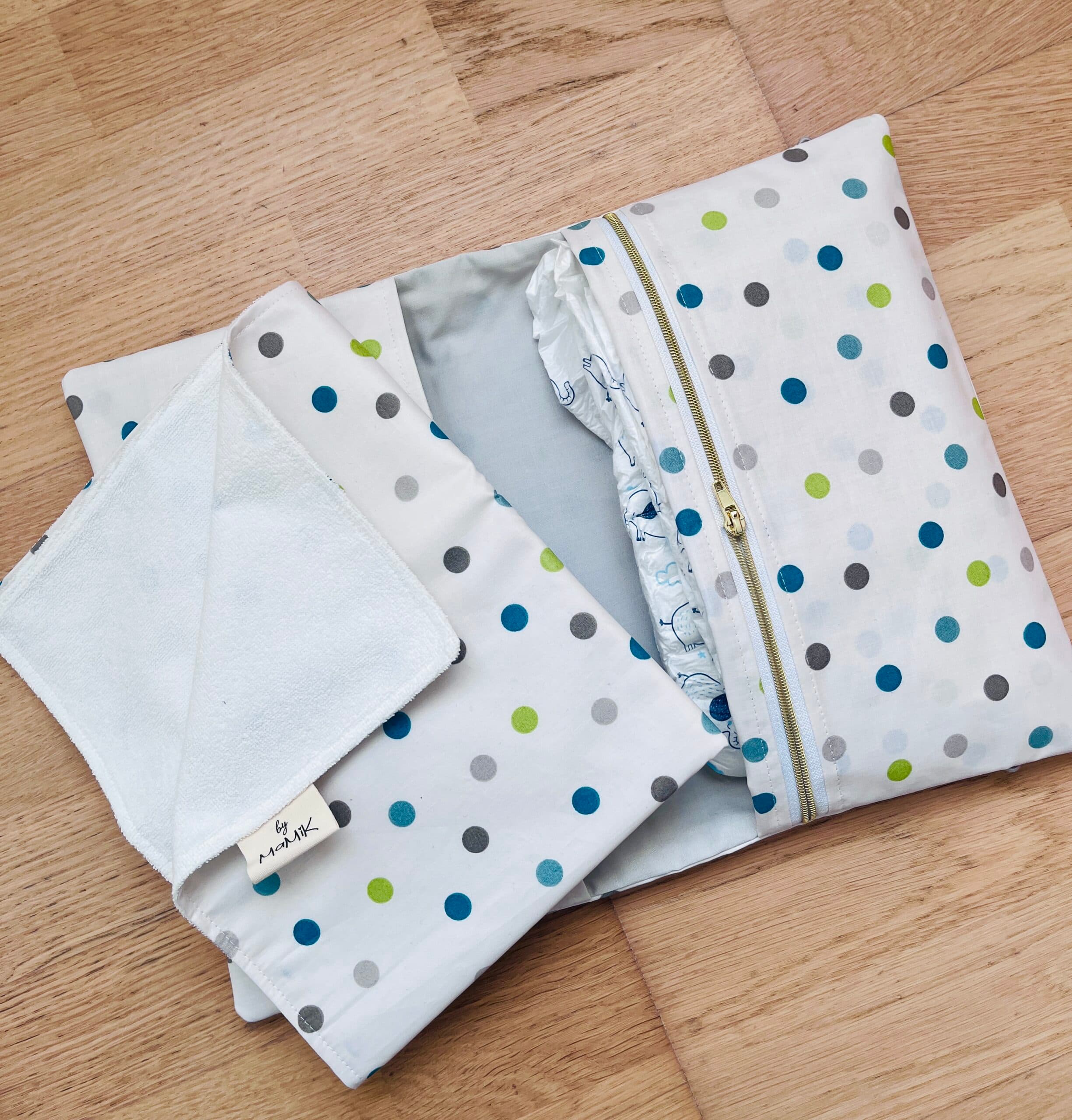 Set aus XL Windeletui und Wickelunterlage von MaMiK Boutique - Handgemacht in der Schweiz