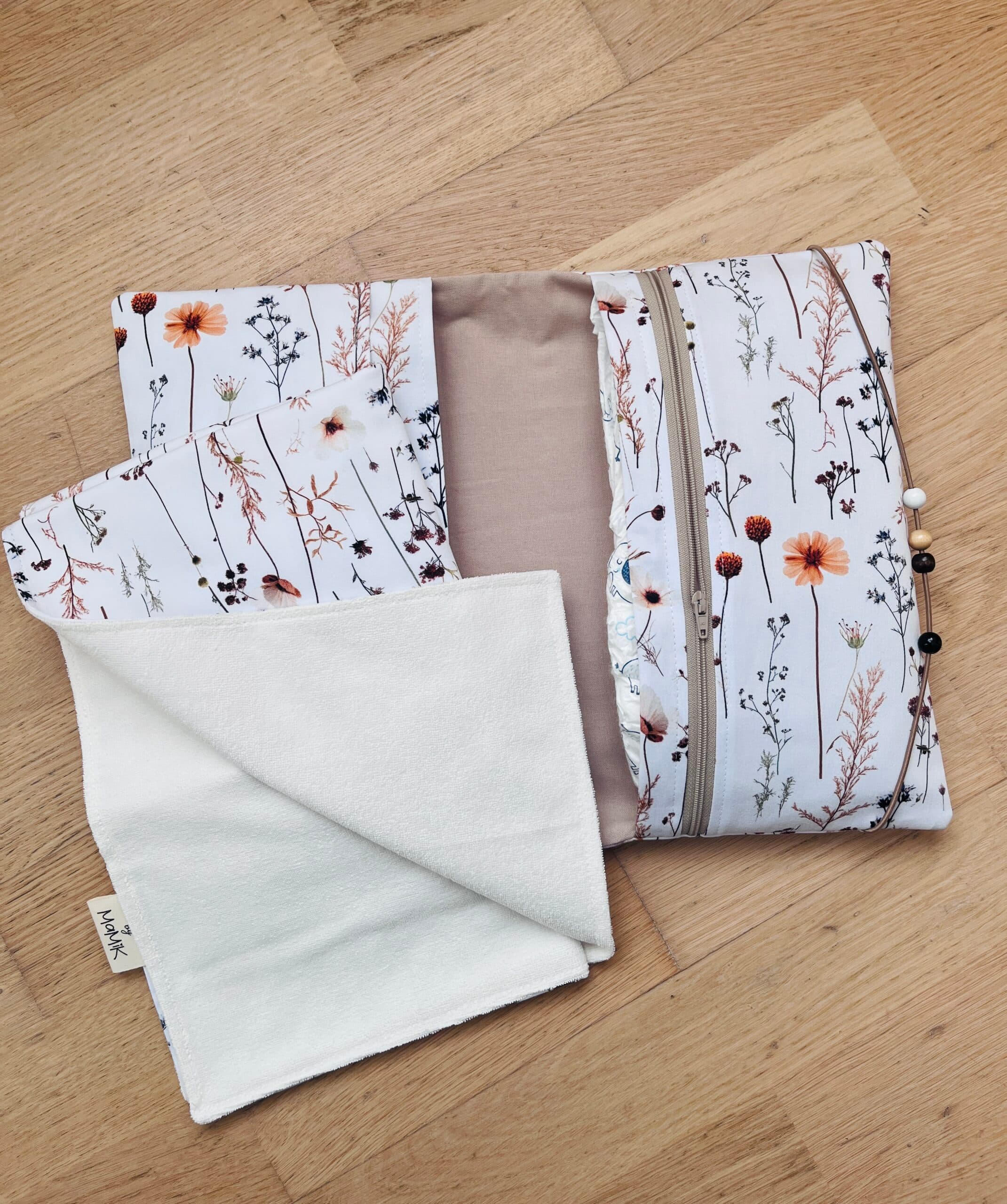 Set aus XL Windeletui und Wickelunterlage von MaMiK Boutique - Handgemacht in der Schweiz
