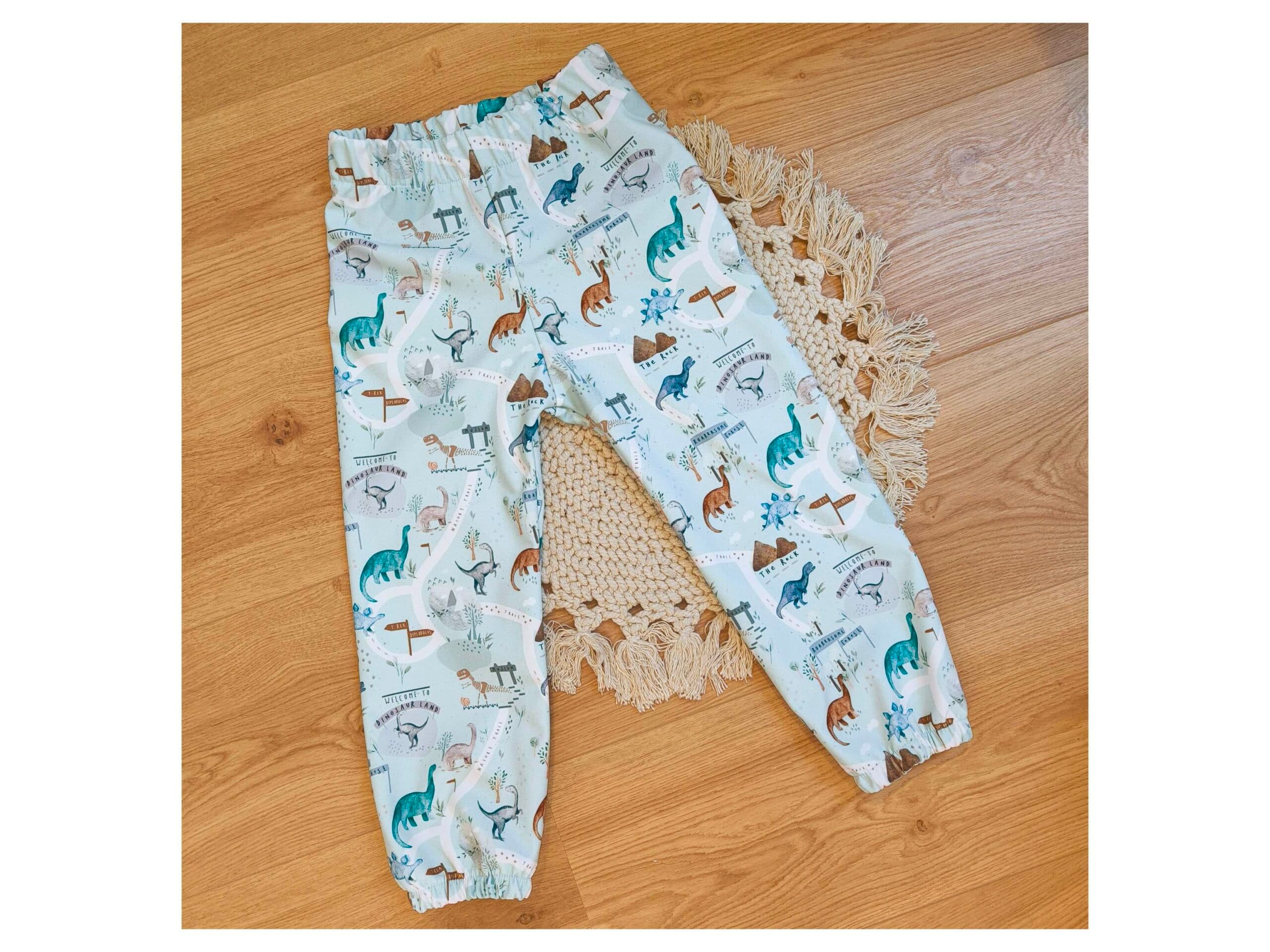 Softshellhose Dinosaurier Gr.98/104 von Hasen Naht - Handgemacht in der Schweiz