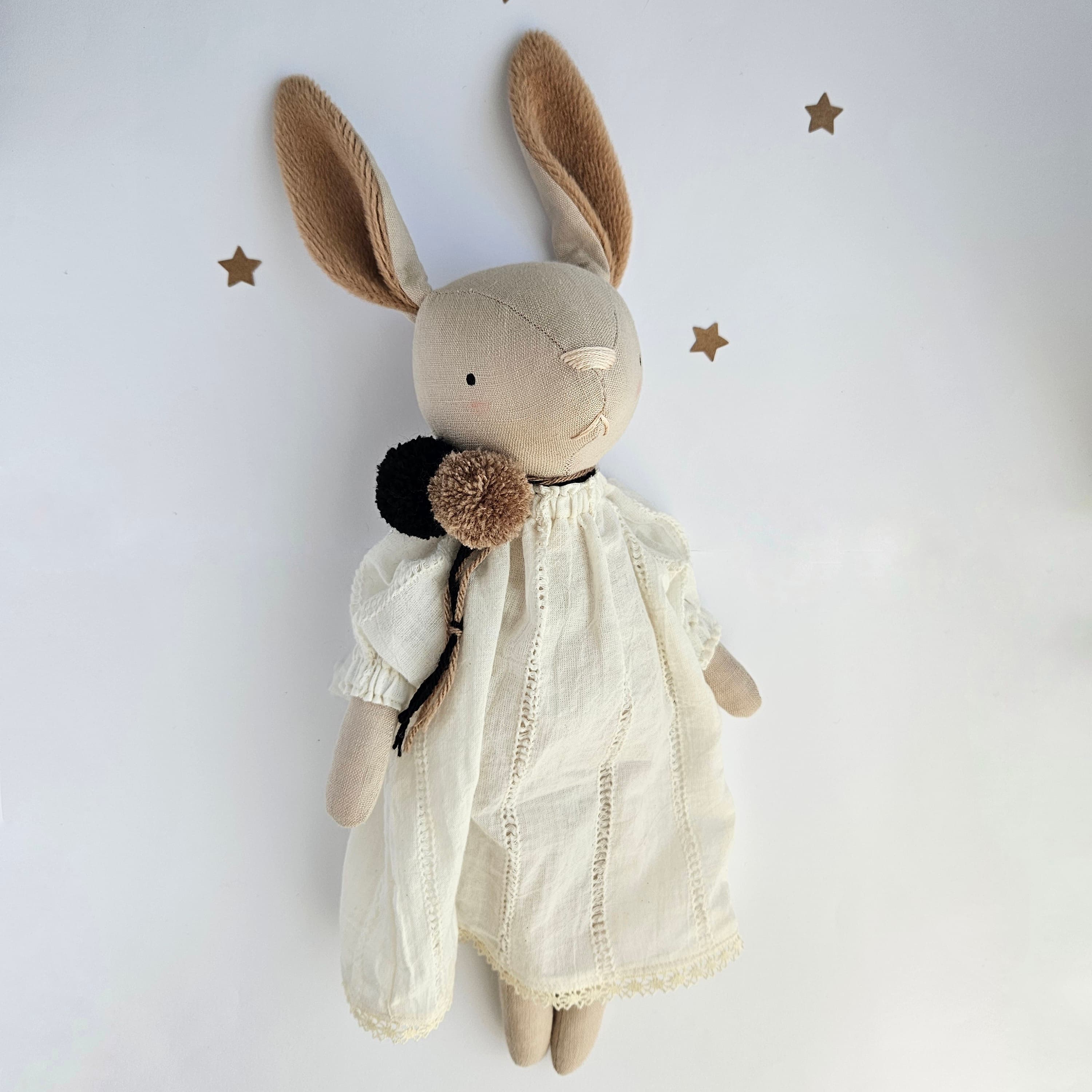 Kaninchen-Puppe Hafer mir Kleid von Soso - Handgemacht in der Schweiz