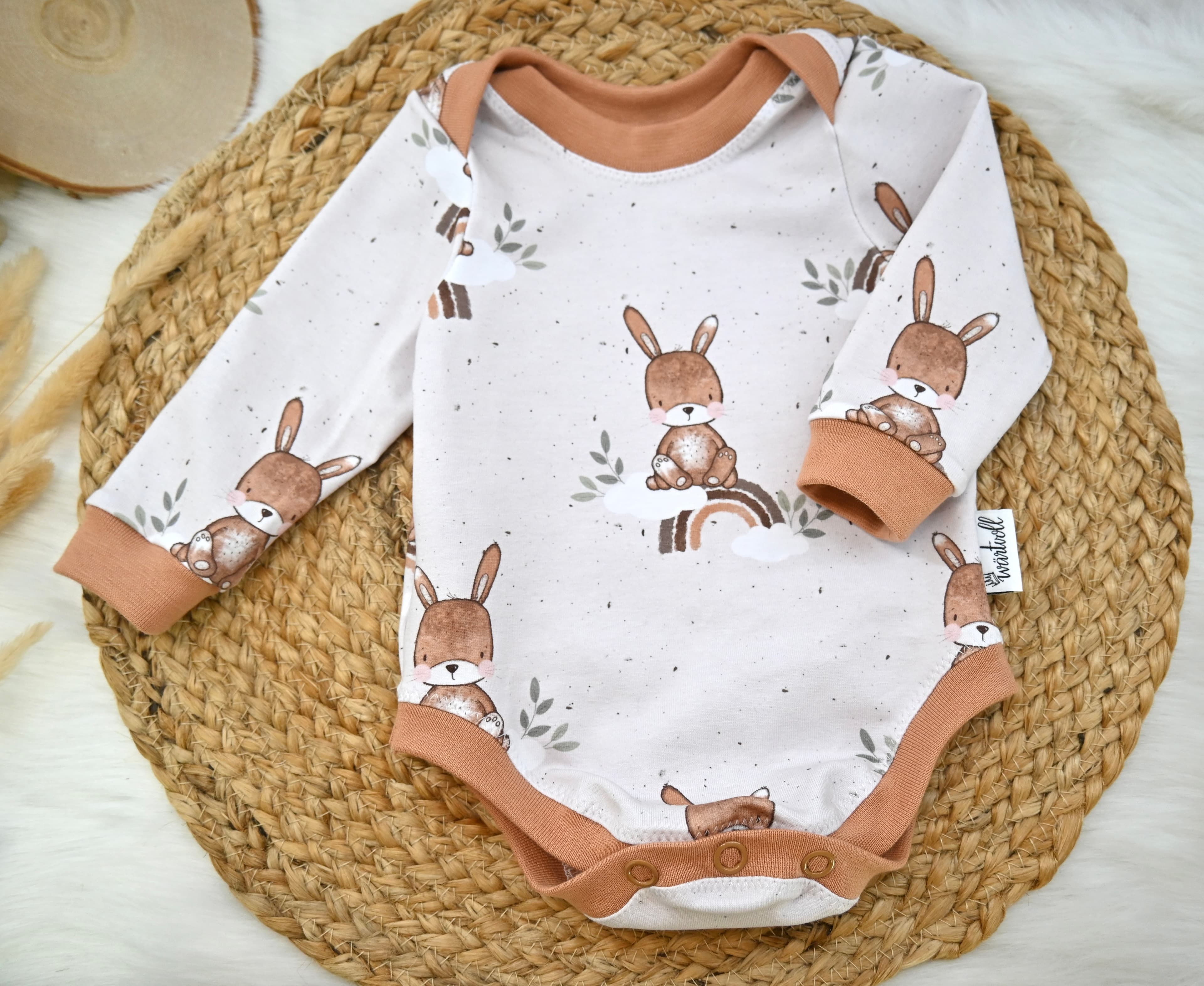 Body "Regenbogen-Hase", Gr. 62 von wärtvoll handmade - Handgemacht in der Schweiz