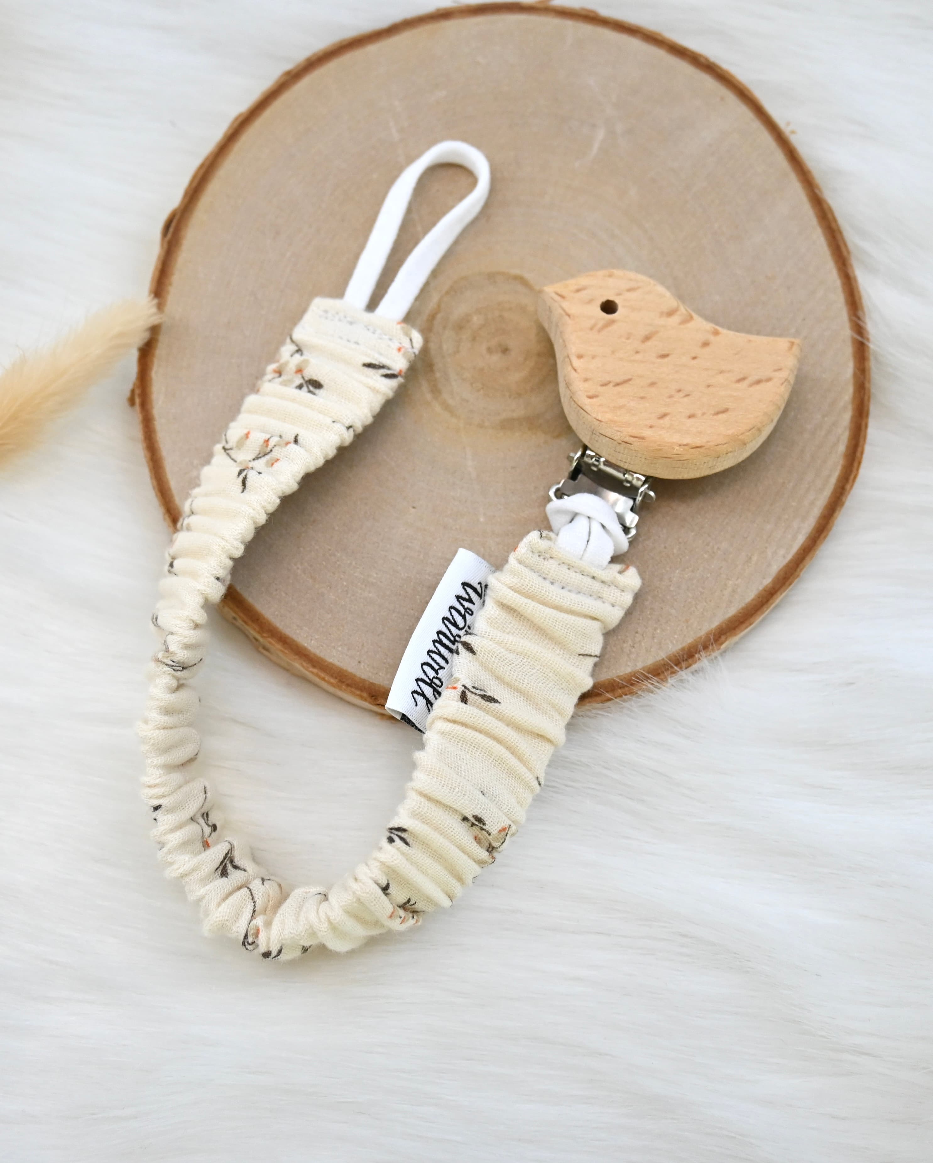 Nuggiband / Schnullerband „bird“ von wärtvoll handmade - Handgemacht in der Schweiz