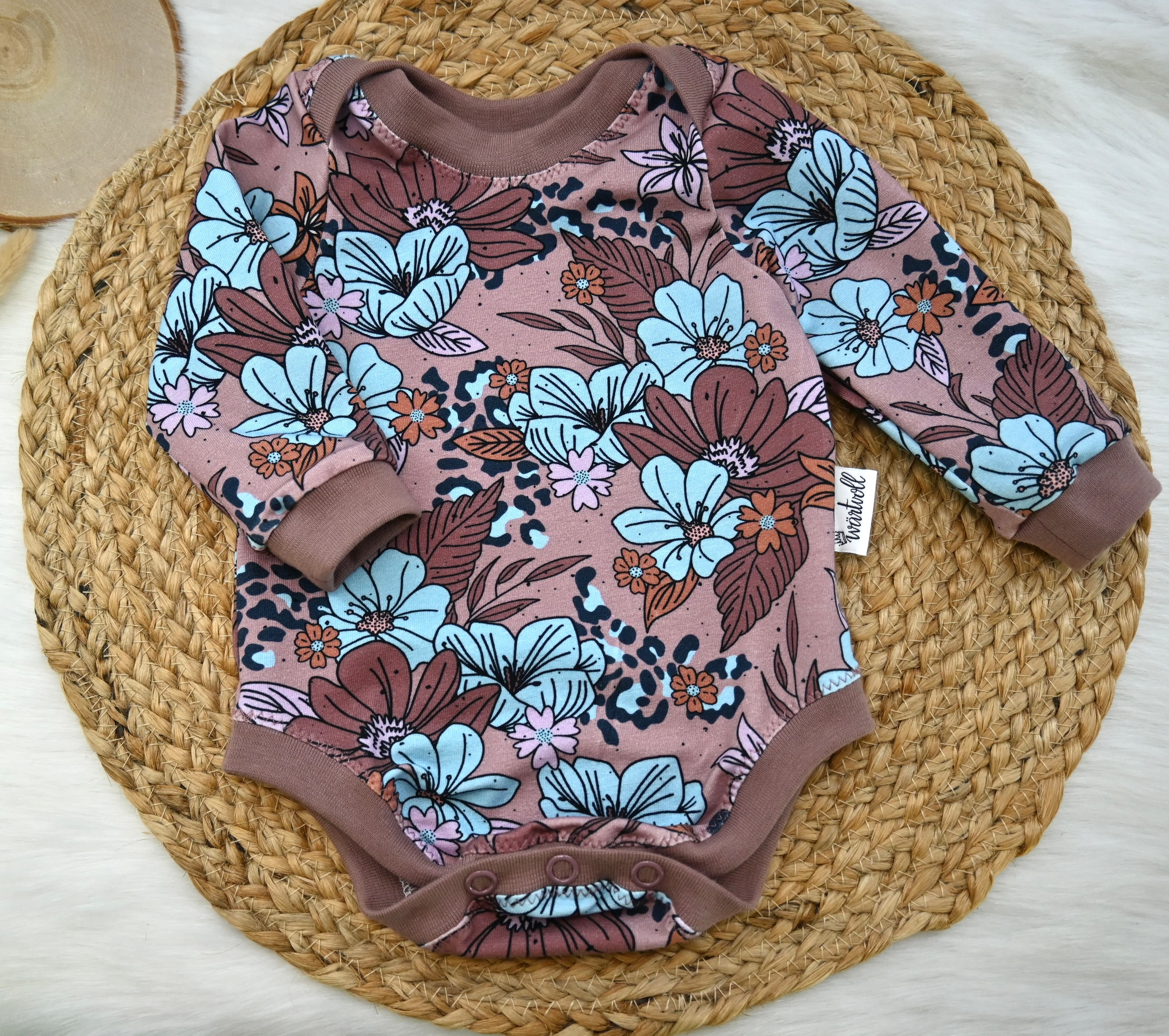 Body "Leo-Blumen mauve", Gr. 62 von wärtvoll handmade - Handgemacht in der Schweiz