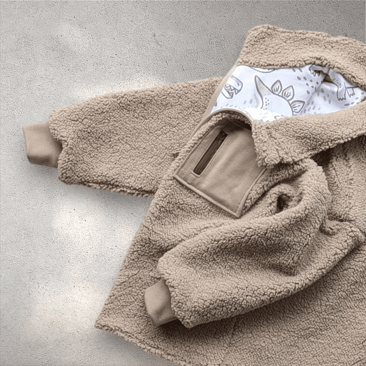 Teddy Jacke Dinos weiss/beige/braun 104 von Mis Herz by Scherzinger Baby - Handgemacht in der Schweiz
