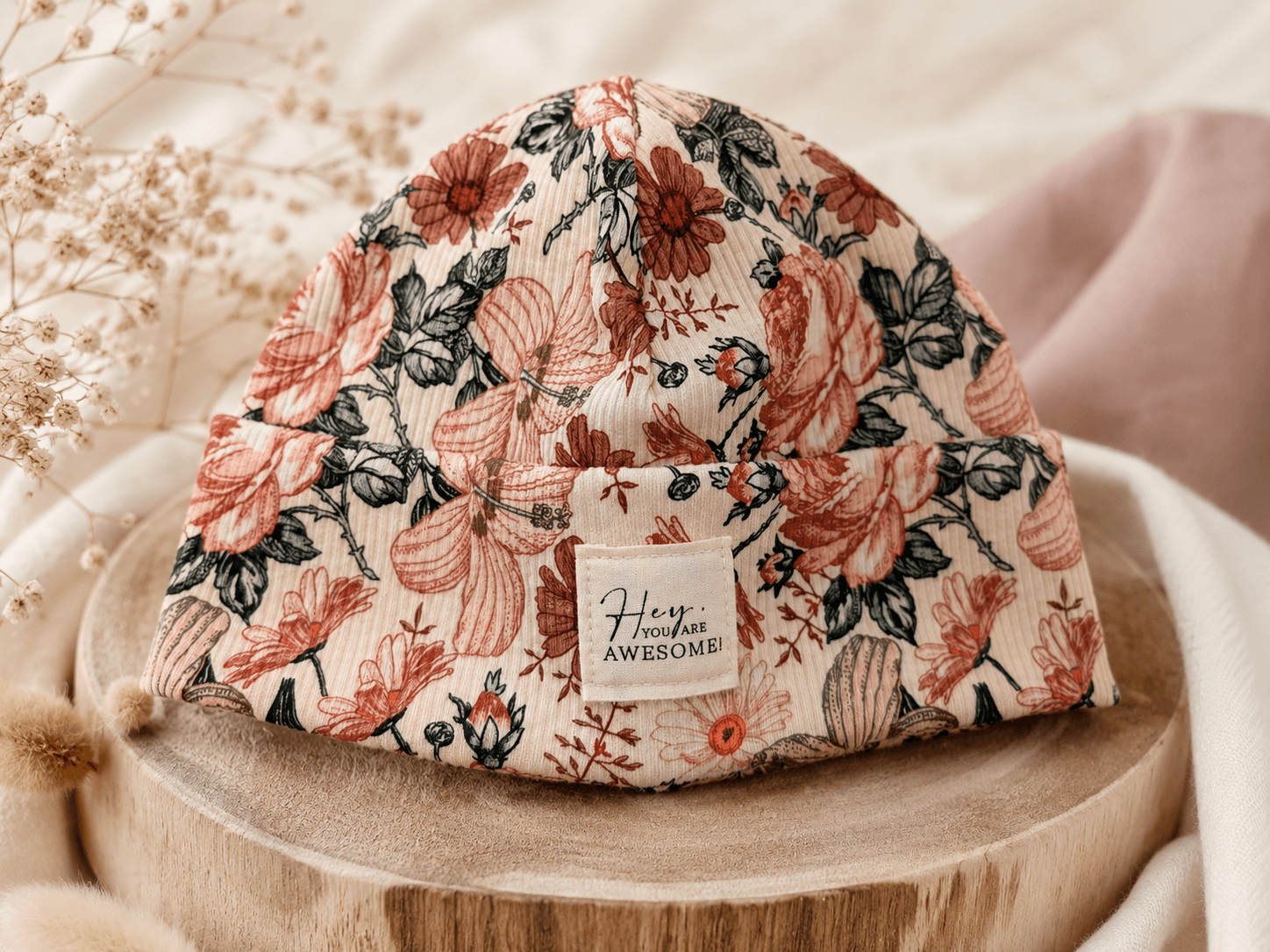 Hipster Beanie HEY YOU ARE AWESOME Flowers 42-46cm ca. 4-12 Monate von Mis Herz by Scherzinger Baby - Handgemacht in der Schweiz